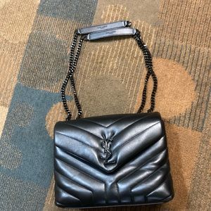 SAINT LAURENT
Loulou YSL Matelasse Calfskin Envelope Crossbody Bag